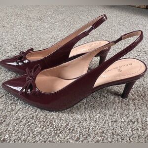 Bandolino Burgundy Patent Slingback Pointed-Toe Kitten Heels with Bow